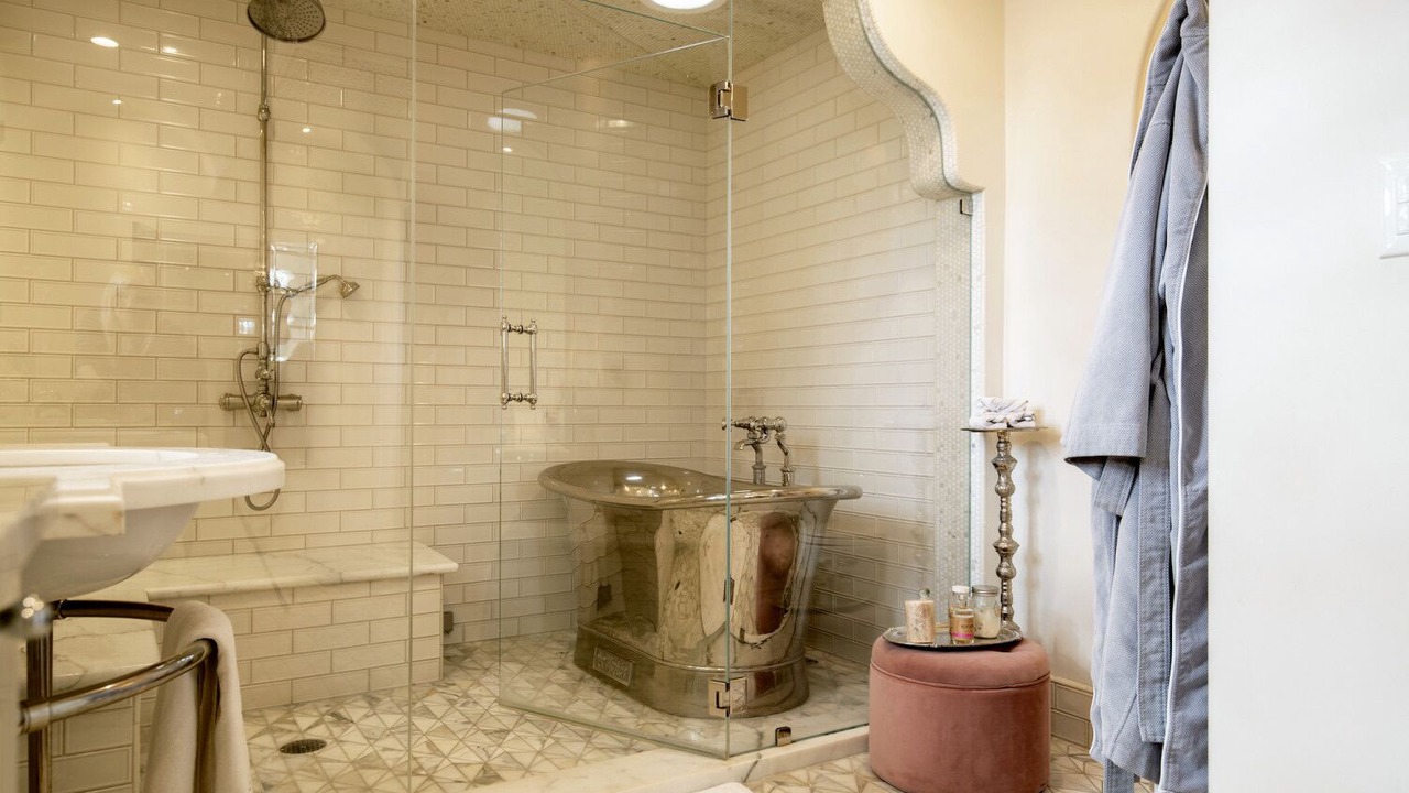 Photo of Bathroom in Windsor Square