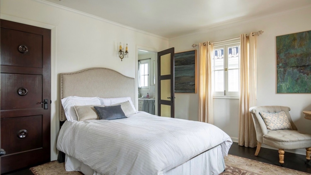 Photo of Bedroom in Windsor Square