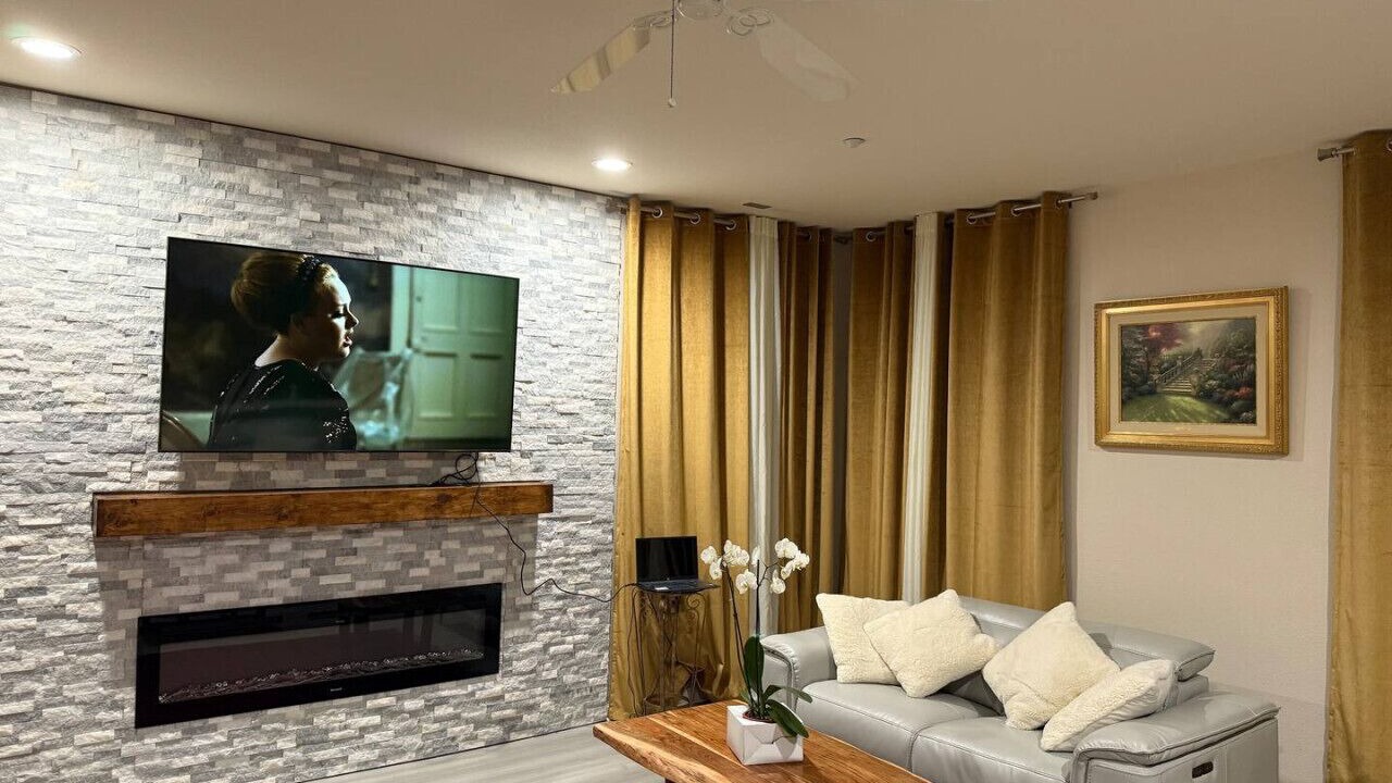 Photo of Livingroom in Salinas