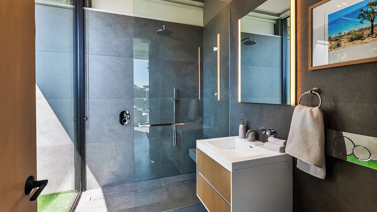Photo of Bathroom in Hollywood Hills West