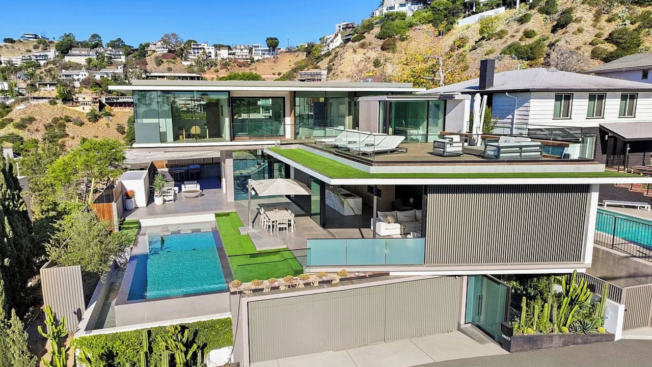 Photo of Outdoor in Hollywood Hills West