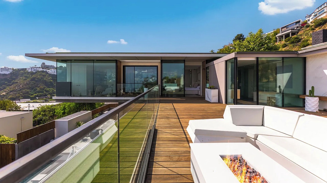 Photo of Patio Balcony in Hollywood Hills West