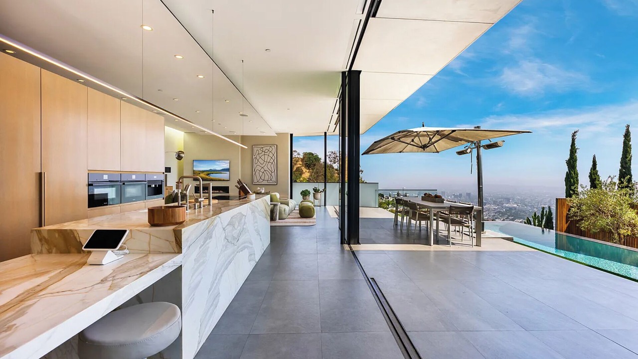 Photo of Outdoor in Hollywood Hills West