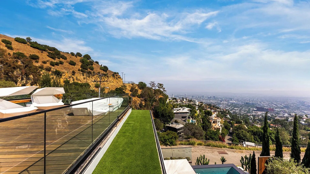 Photo of Outdoor in Hollywood Hills West