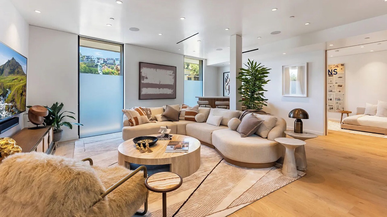 Photo of Livingroom in Hollywood Hills West