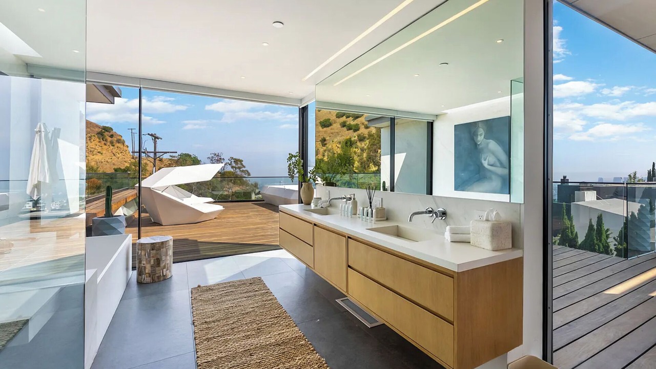 Photo of Others in Hollywood Hills West