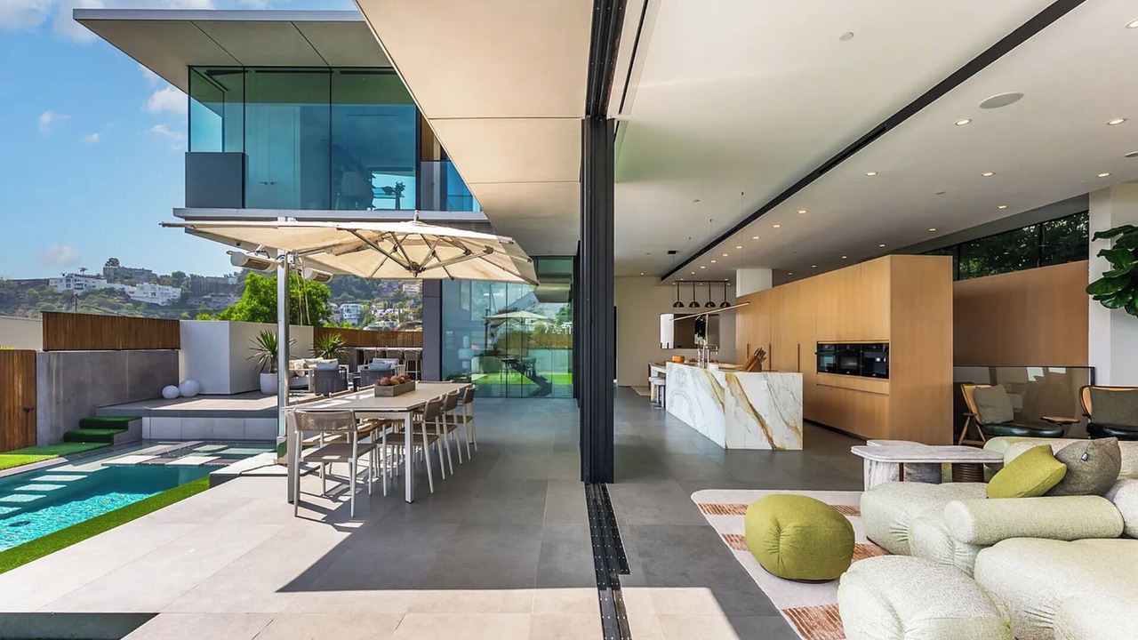 Photo of Outdoor in Hollywood Hills West