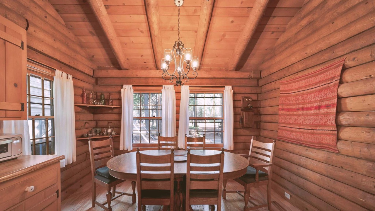 Photo of Bedroom in Shingletown