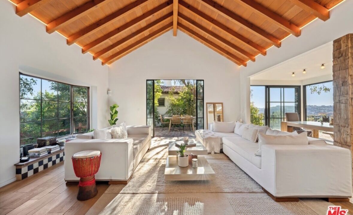 Photo of Livingroom in Hollywoodland