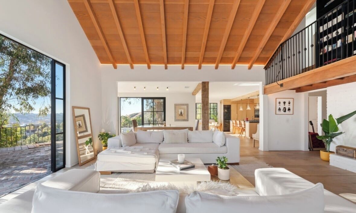 Photo of Livingroom in Hollywoodland