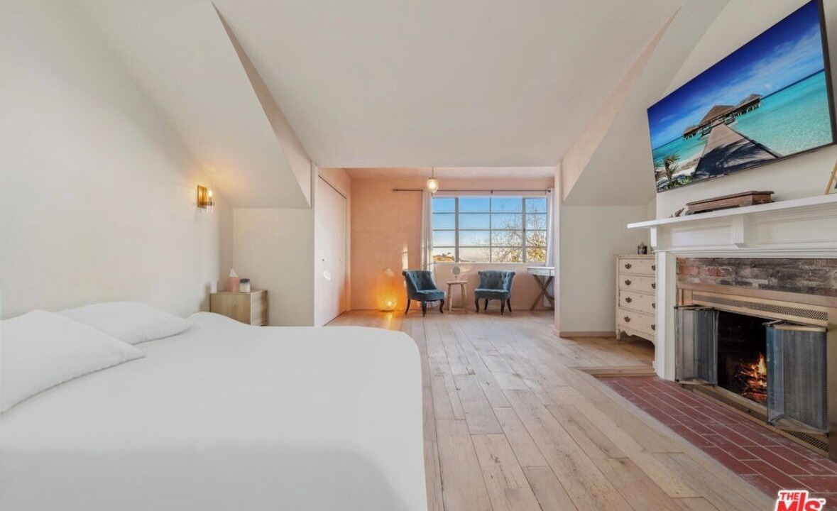 Photo of Bedroom in Hollywoodland