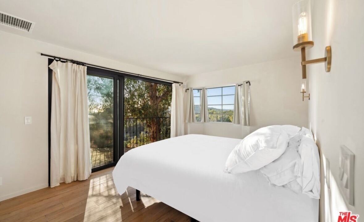 Photo of Bedroom in Hollywoodland