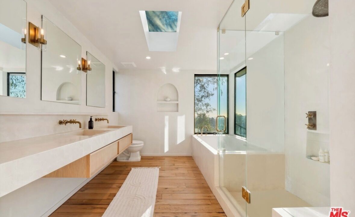 Photo of Bathroom in Hollywoodland