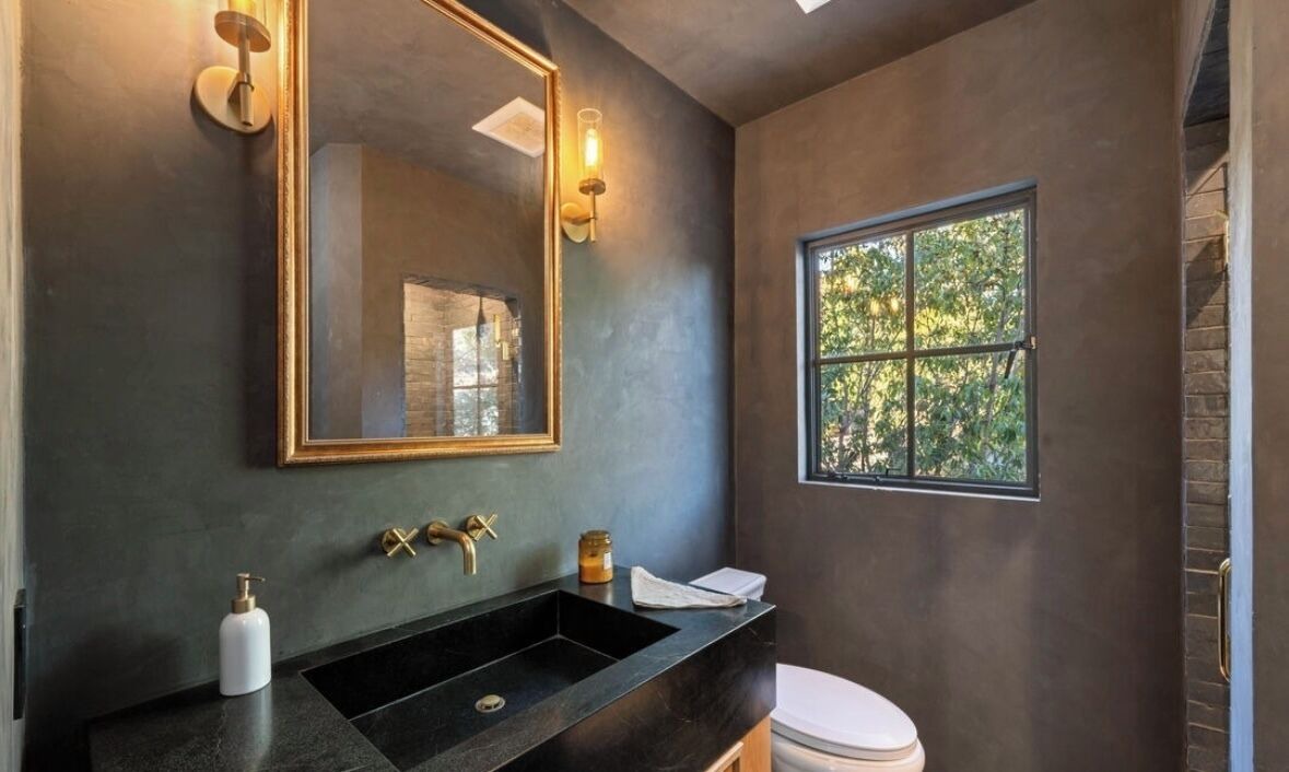 Photo of Bathroom in Hollywoodland