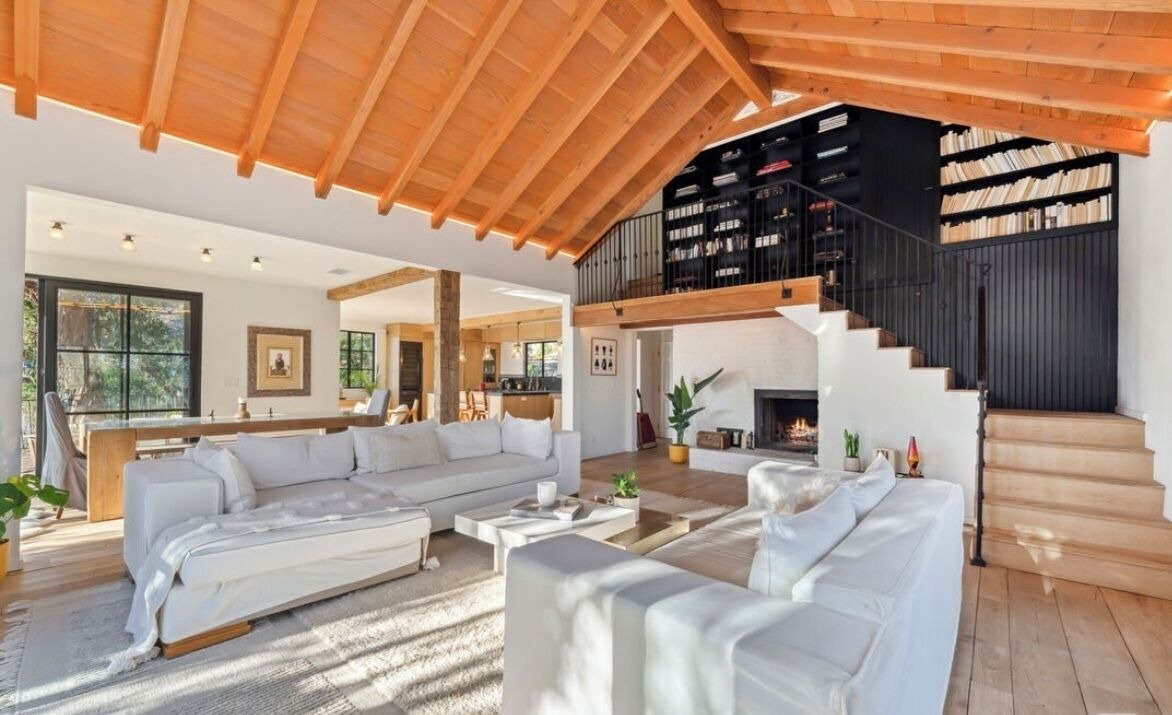 Photo of Livingroom in Hollywoodland
