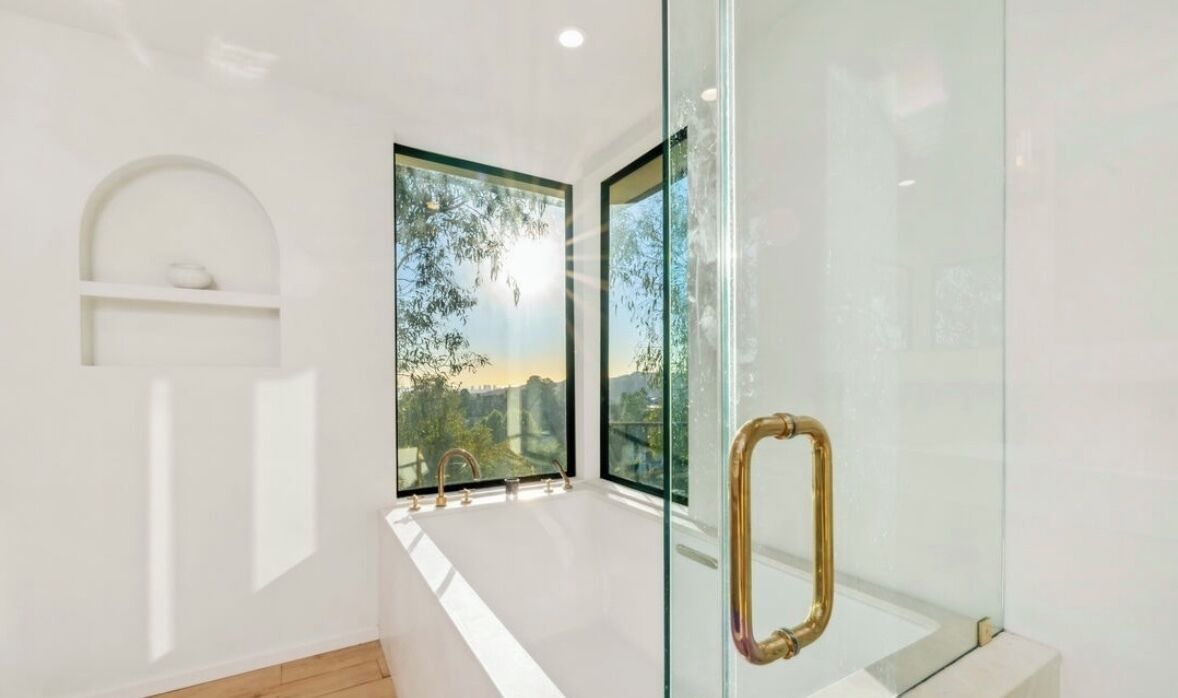 Photo of Bathroom in Hollywoodland