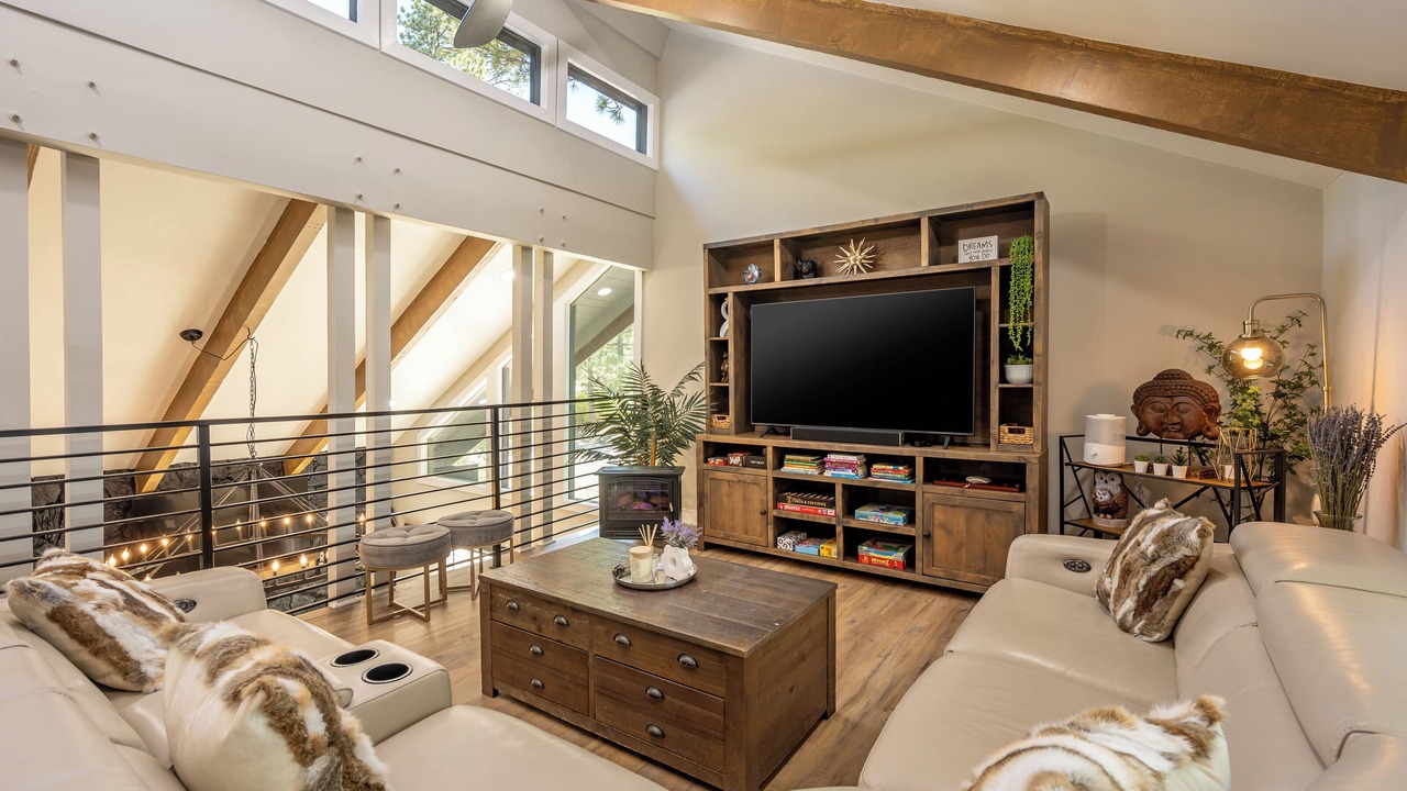 Photo of Livingroom in Summit Estates