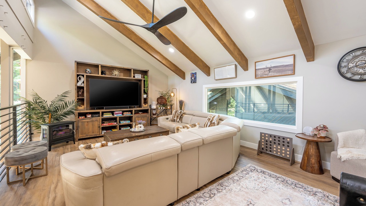 Photo of Livingroom in Summit Estates
