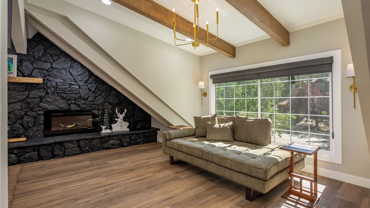 Photo of Livingroom in Summit Estates