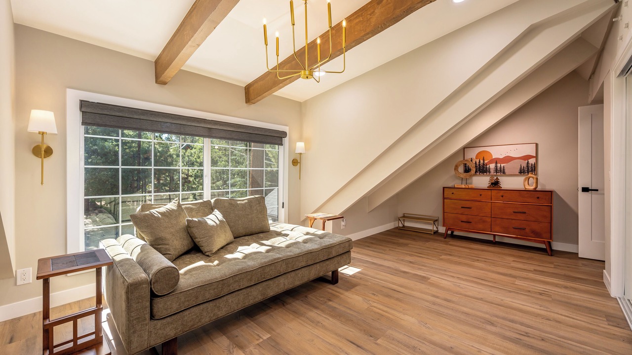 Photo of Livingroom in Summit Estates