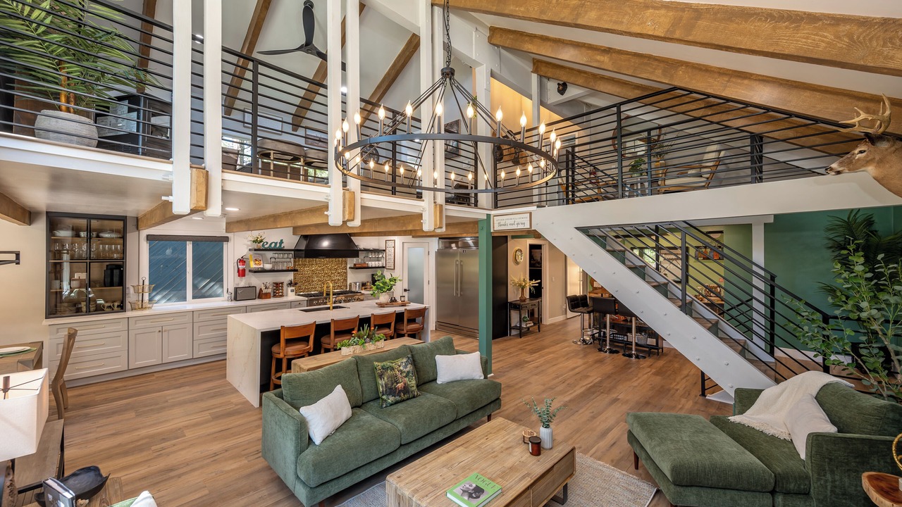 Photo of Livingroom in Summit Estates
