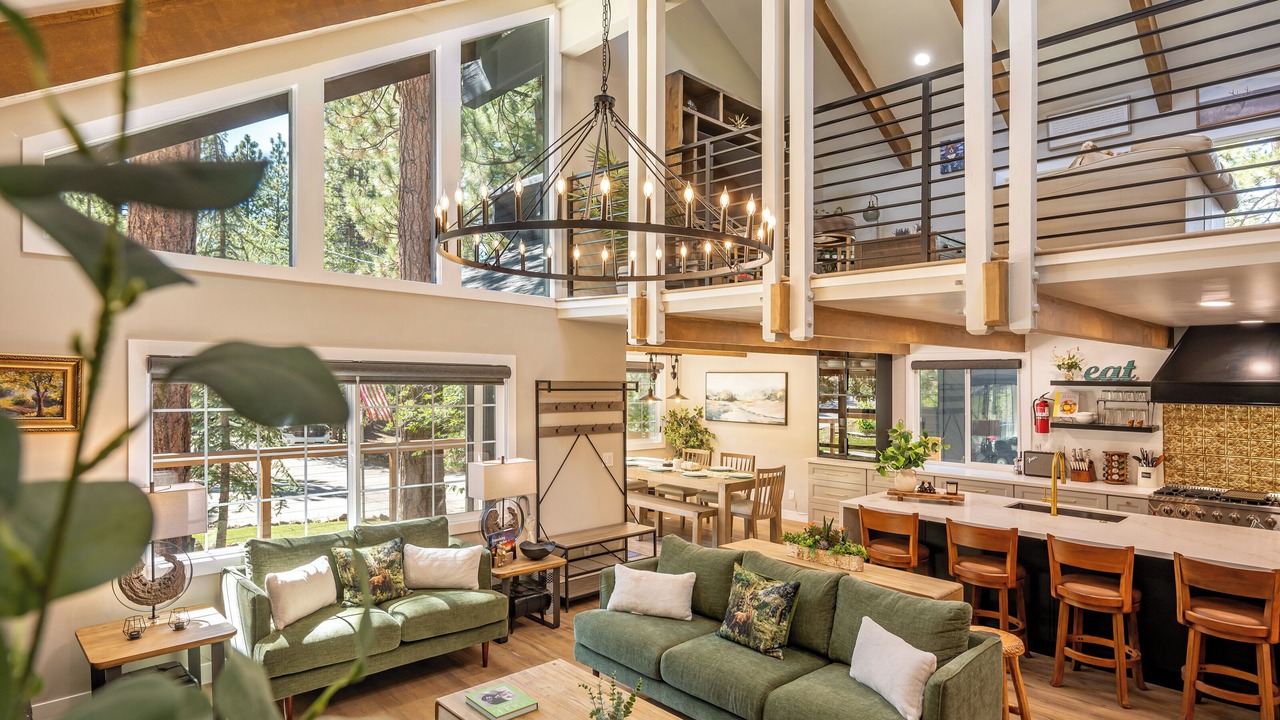 Photo of Livingroom in Summit Estates