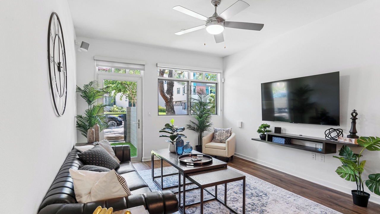 Photo of Livingroom in La Brea