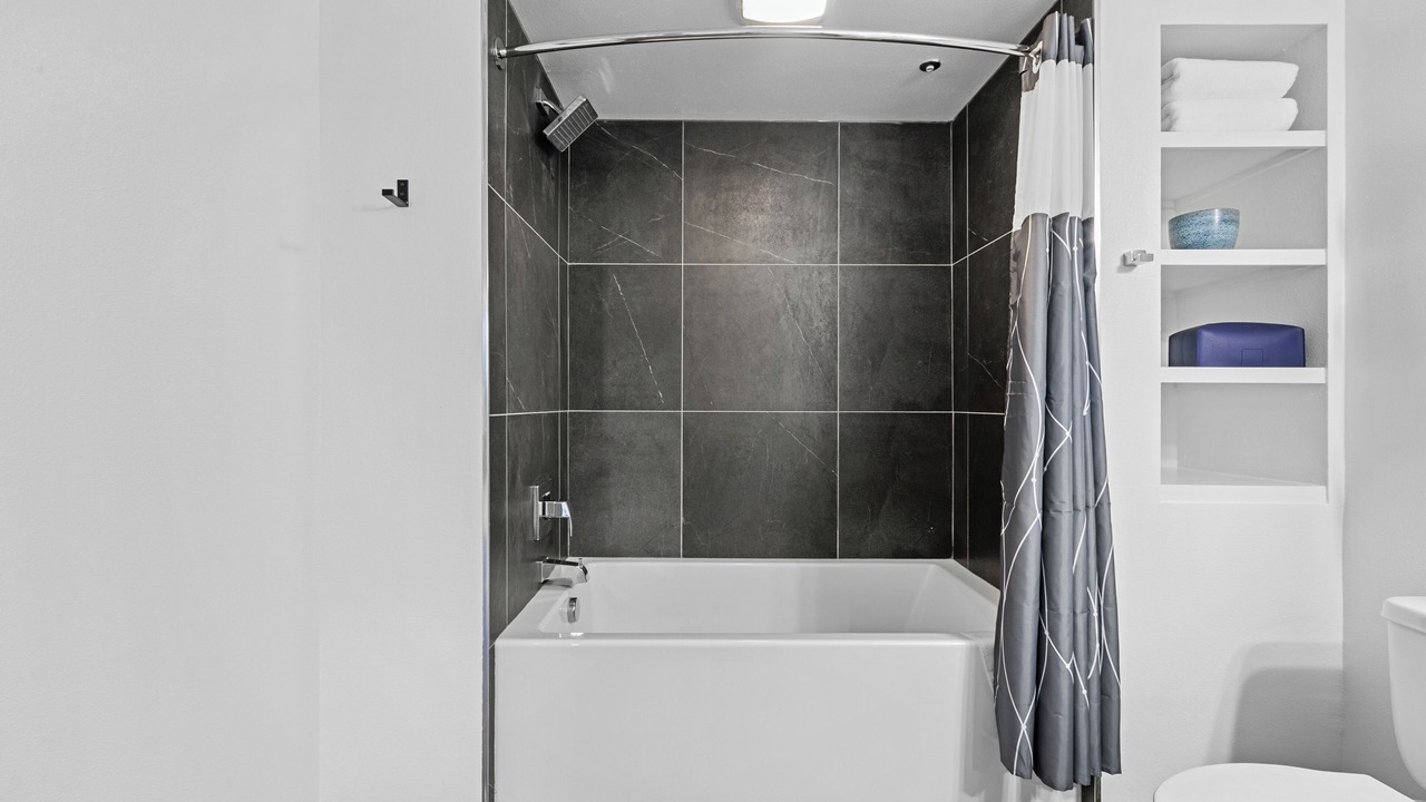 Photo of Bathroom in La Brea
