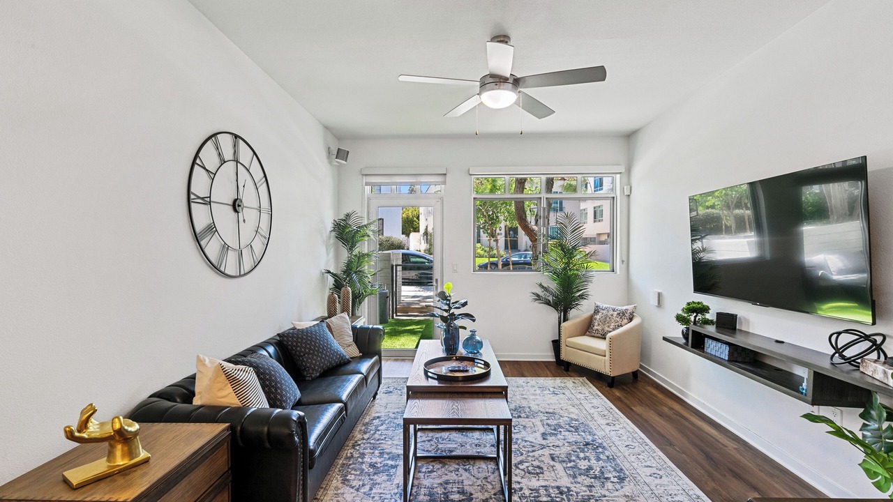 Photo of Livingroom in La Brea