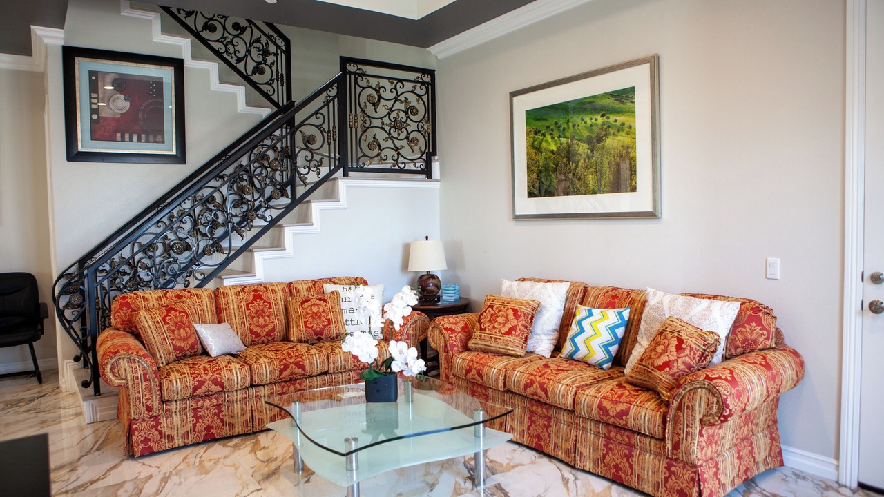 Photo of Livingroom in Midway City