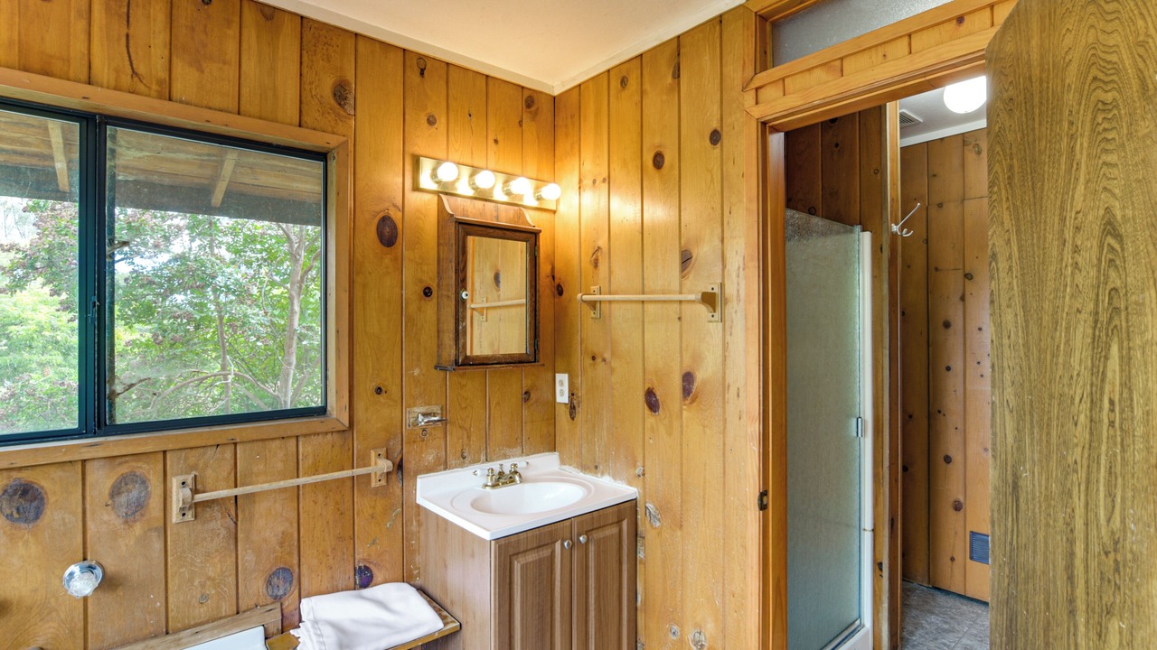 Photo of Bathroom in Oroville