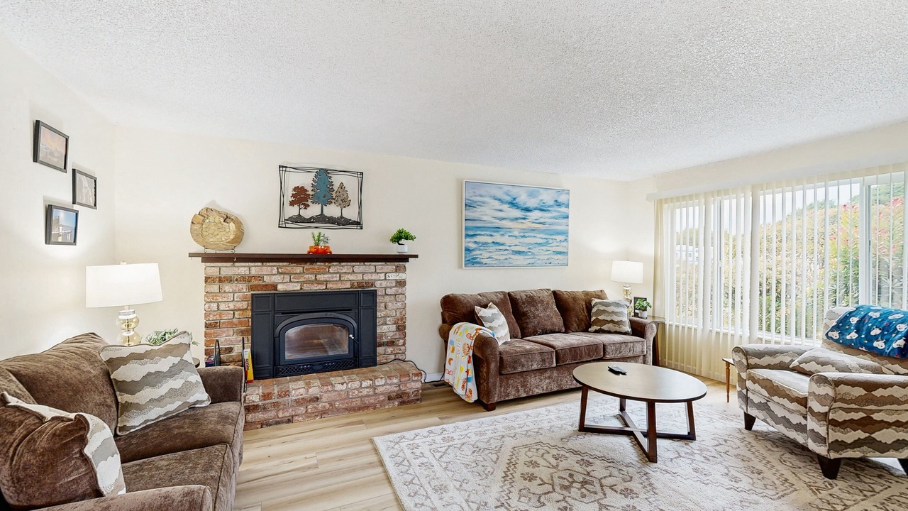 Photo of Livingroom in McKinleyville