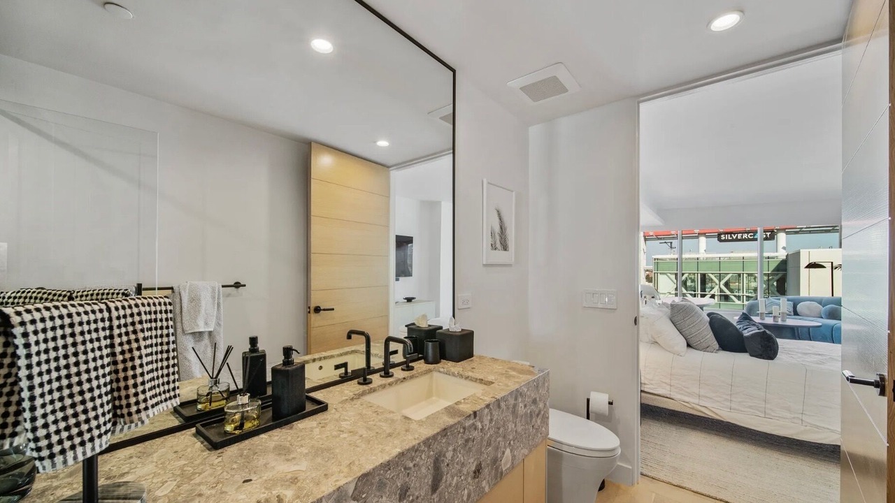 Photo of Bathroom in Hollywood