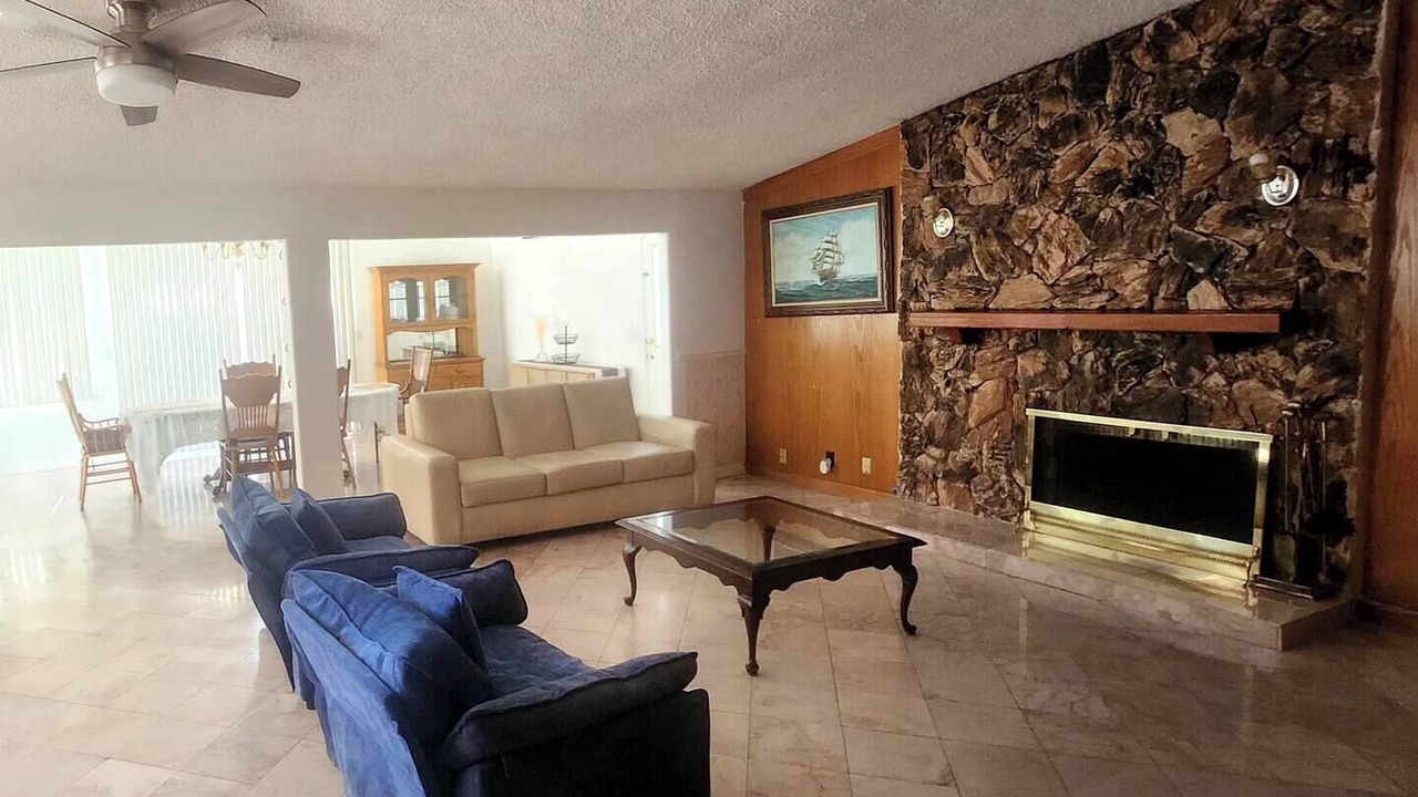 Photo of Livingroom in Duarte