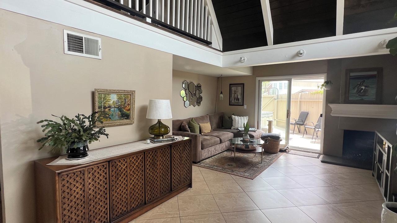 Photo of Livingroom in Newport Shores