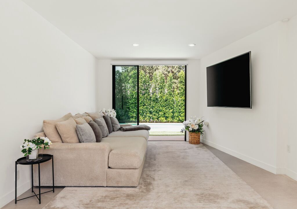 Photo of Livingroom in Encino