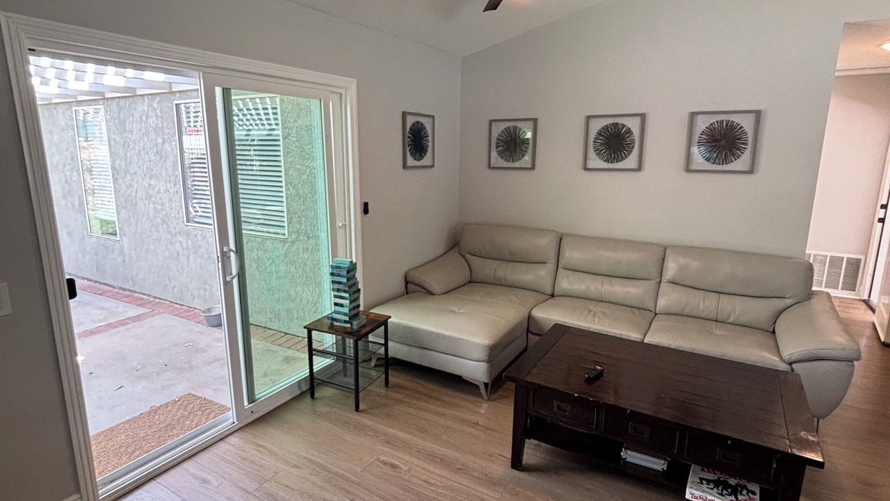 Photo of Livingroom in Corona