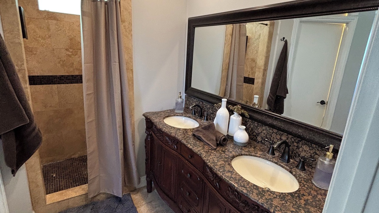 Photo of Bathroom in Corona