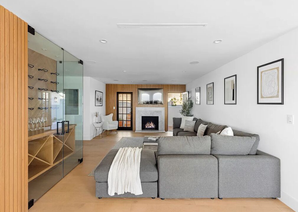 Photo of Livingroom in Eastern Malibu
