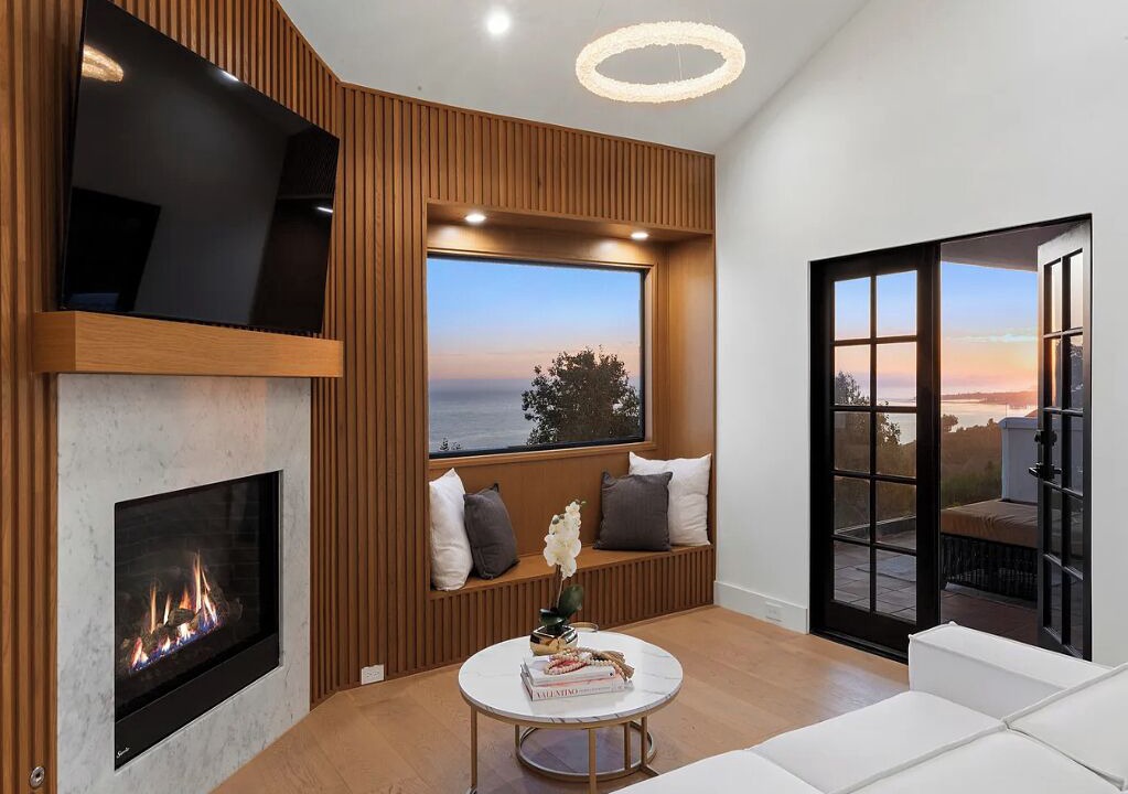 Photo of Livingroom in Eastern Malibu