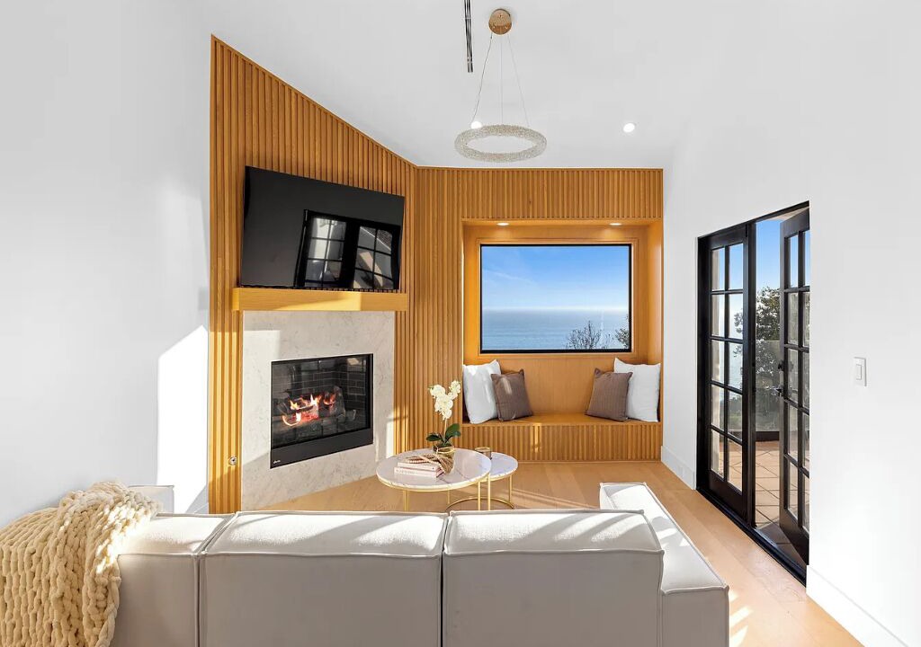 Photo of Livingroom in Eastern Malibu