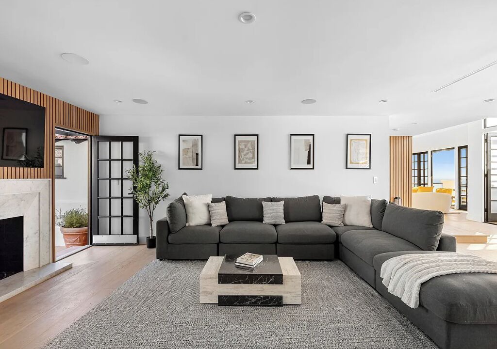 Photo of Livingroom in Eastern Malibu