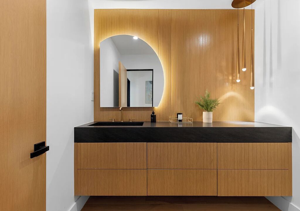 Photo of Bathroom in Eastern Malibu