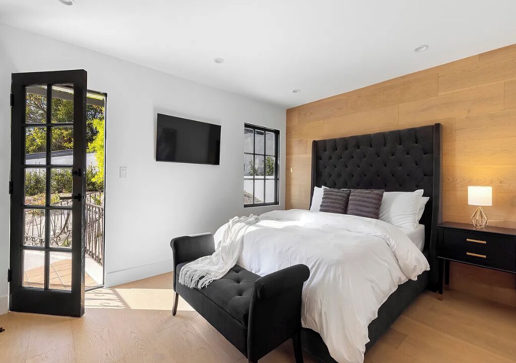 Photo of Bedroom in Eastern Malibu
