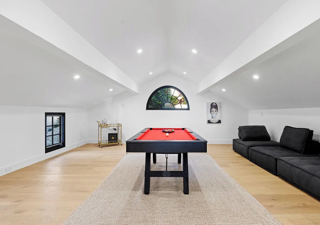 Photo of Bedroom in Eastern Malibu