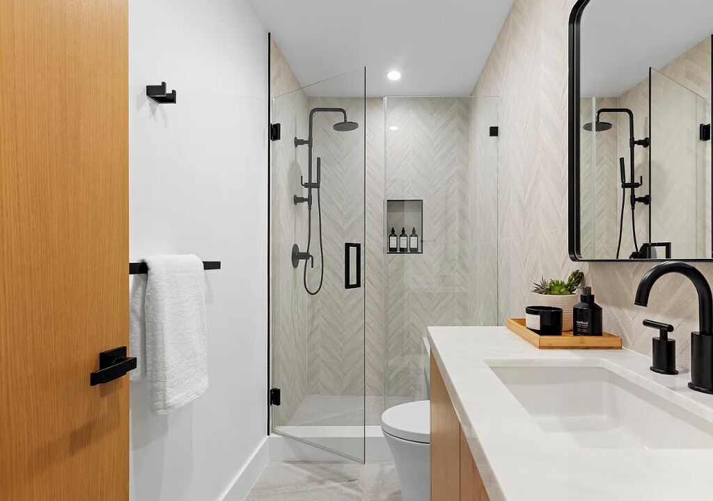 Photo of Bathroom in Eastern Malibu