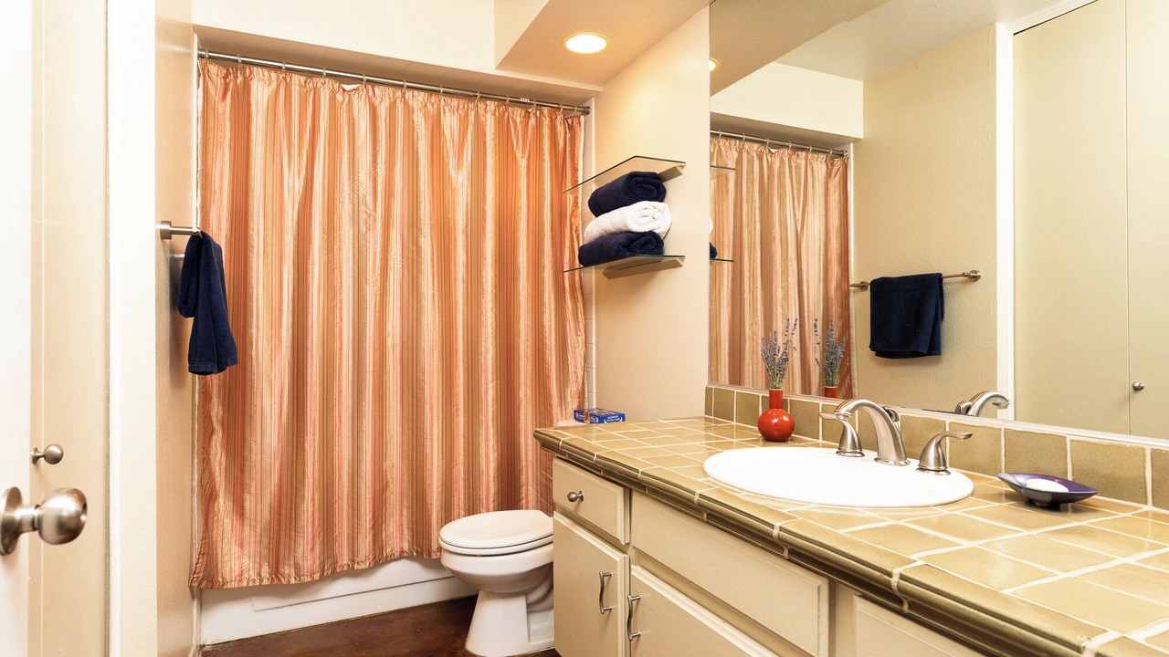 Photo of Bathroom in Los Angeles