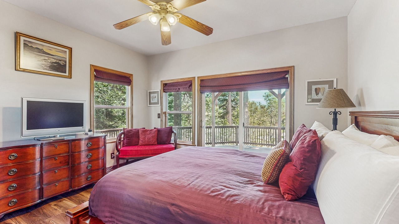 Photo of Bedroom in Twin Peaks