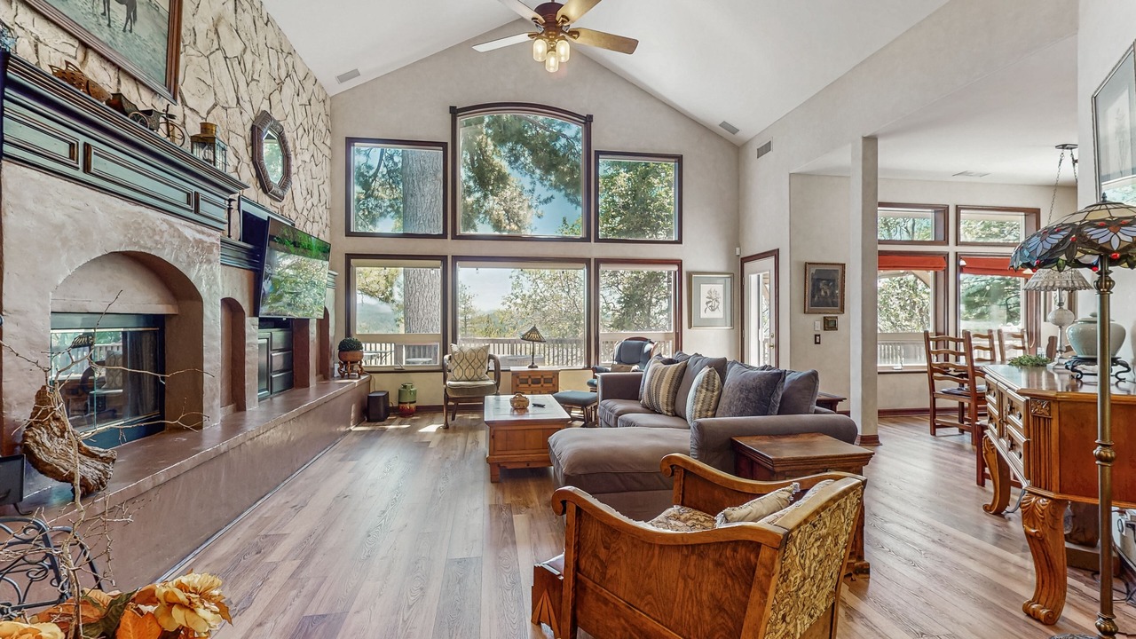 Photo of Livingroom in Twin Peaks