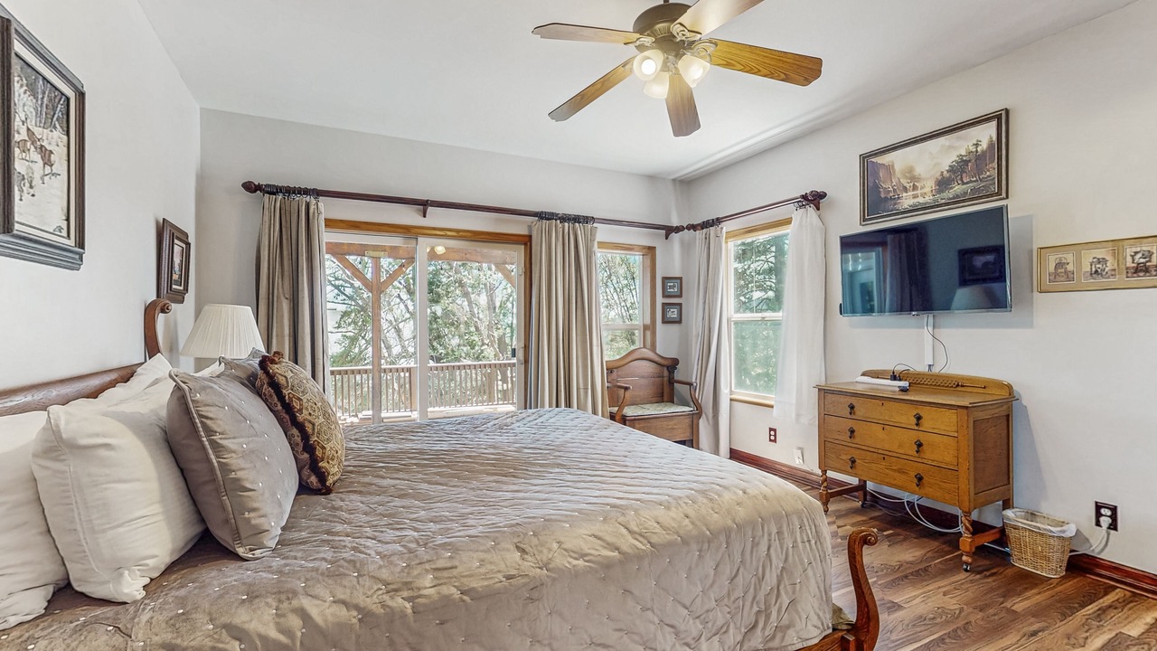 Photo of Bedroom in Twin Peaks